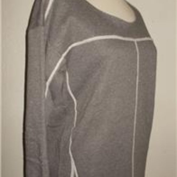 LACOSTE MISSES SIZE 6 / 38 FASHION SHORTS NAVY BLUE IN COLOR PLEATED FRONT SLIT - Picture 3 of 10